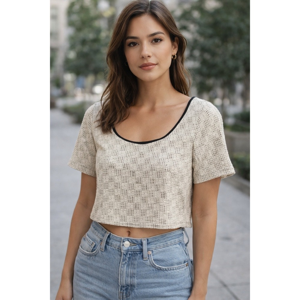 Mona B Textured Crop Top Black White Geometric Pattern Short Sleeve Scoop Neck S